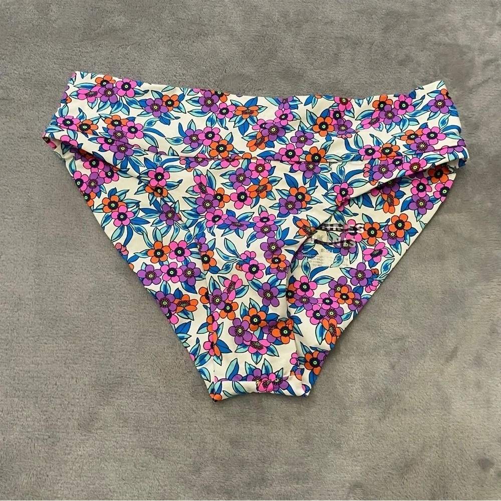 New! Frankie’s Bikinis Nick Bikini bottoms flower farm 24136
